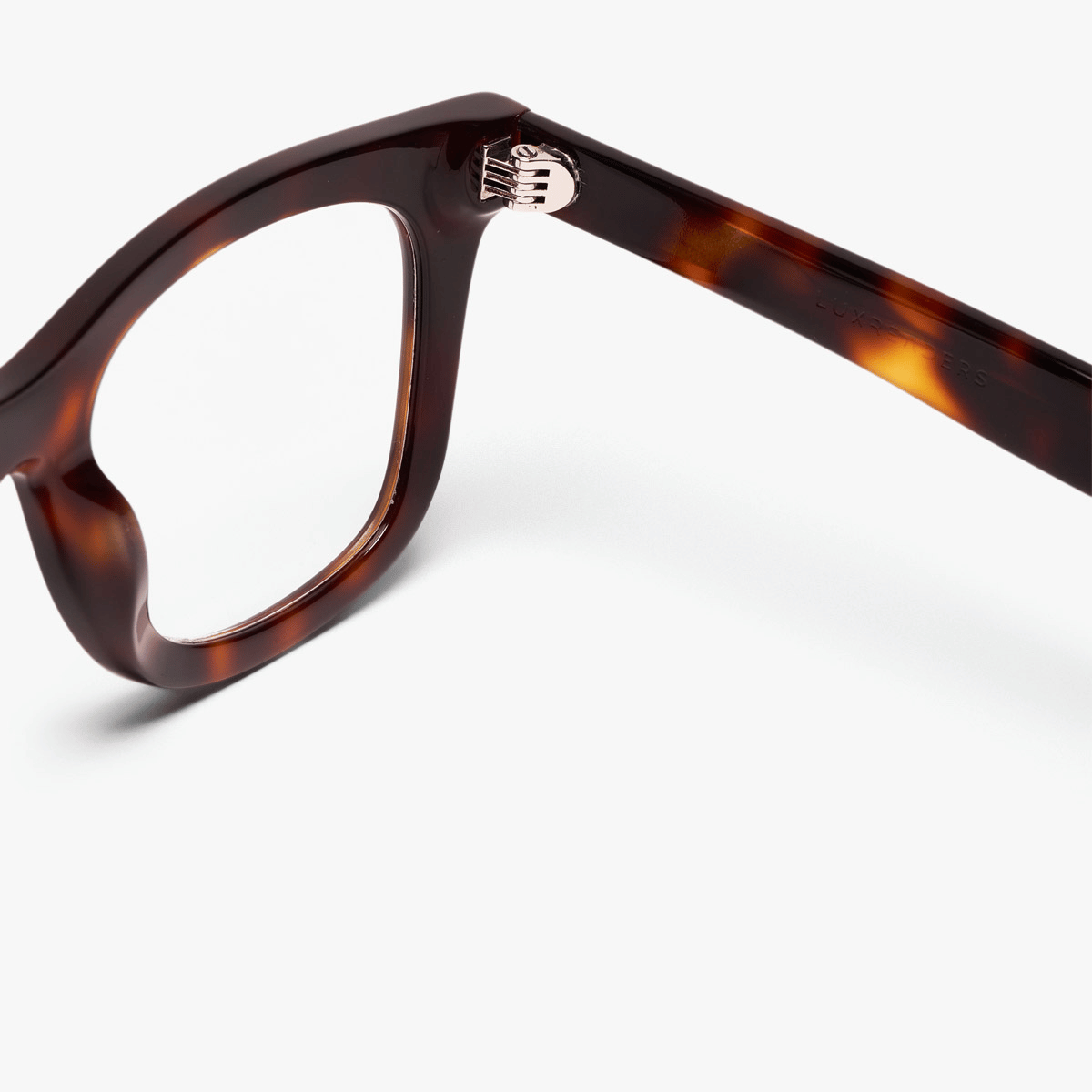 Luxreaders stylish Men's Samsø Light Turtle Reading glasses. Made from Bio-acetate in a Square shape.