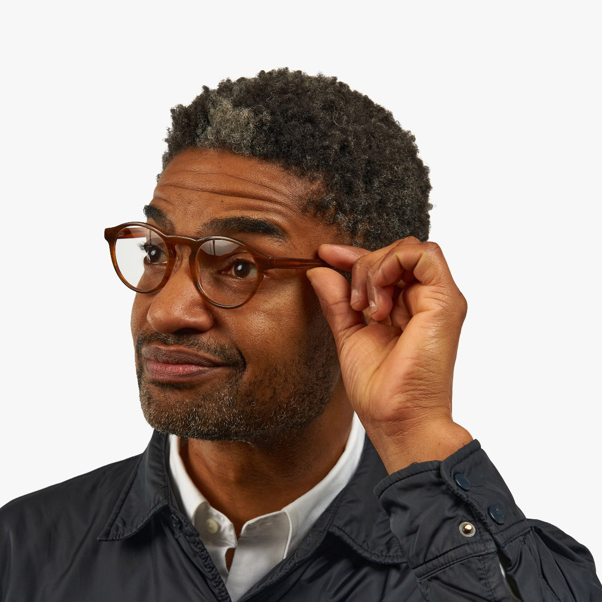 Morgan_ShinyWalnut_Men_Readers_Pic_e1781e06-d84b-44ab-87db-961f624333fa.jpg?v=1765898013&width=1200