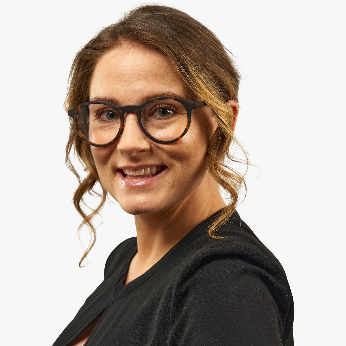 Walker_DarkTurtle_Women_Readers_Pic_eee79934-3341-48f7-aeed-164c4f40796c.jpg?v=1765972571&width=1200