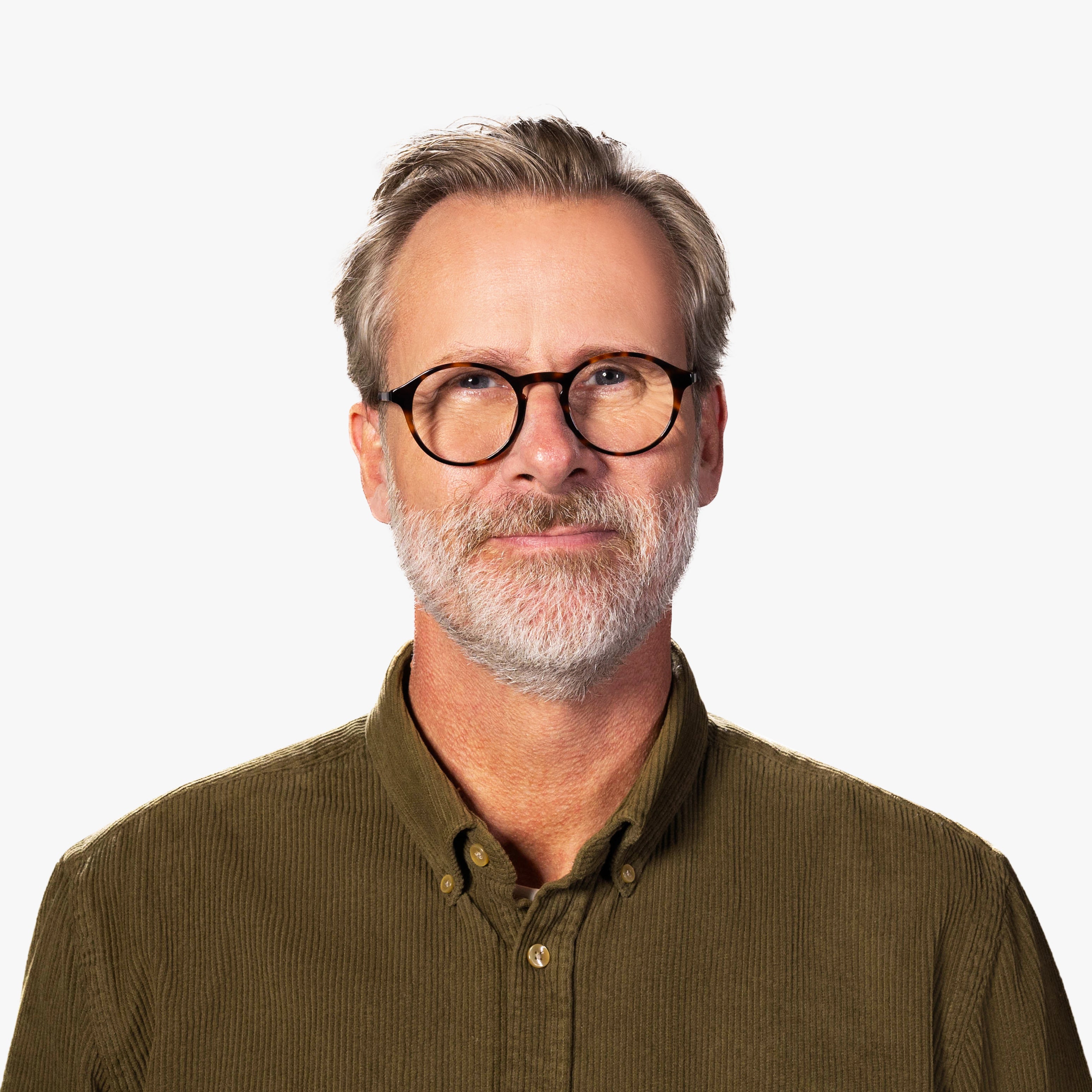 Person wearing Ærø Turtle round tortoiseshell reading glasses