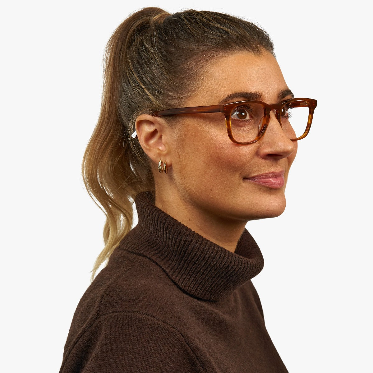 Person wearing Bornholm Shiny Walnut glasses