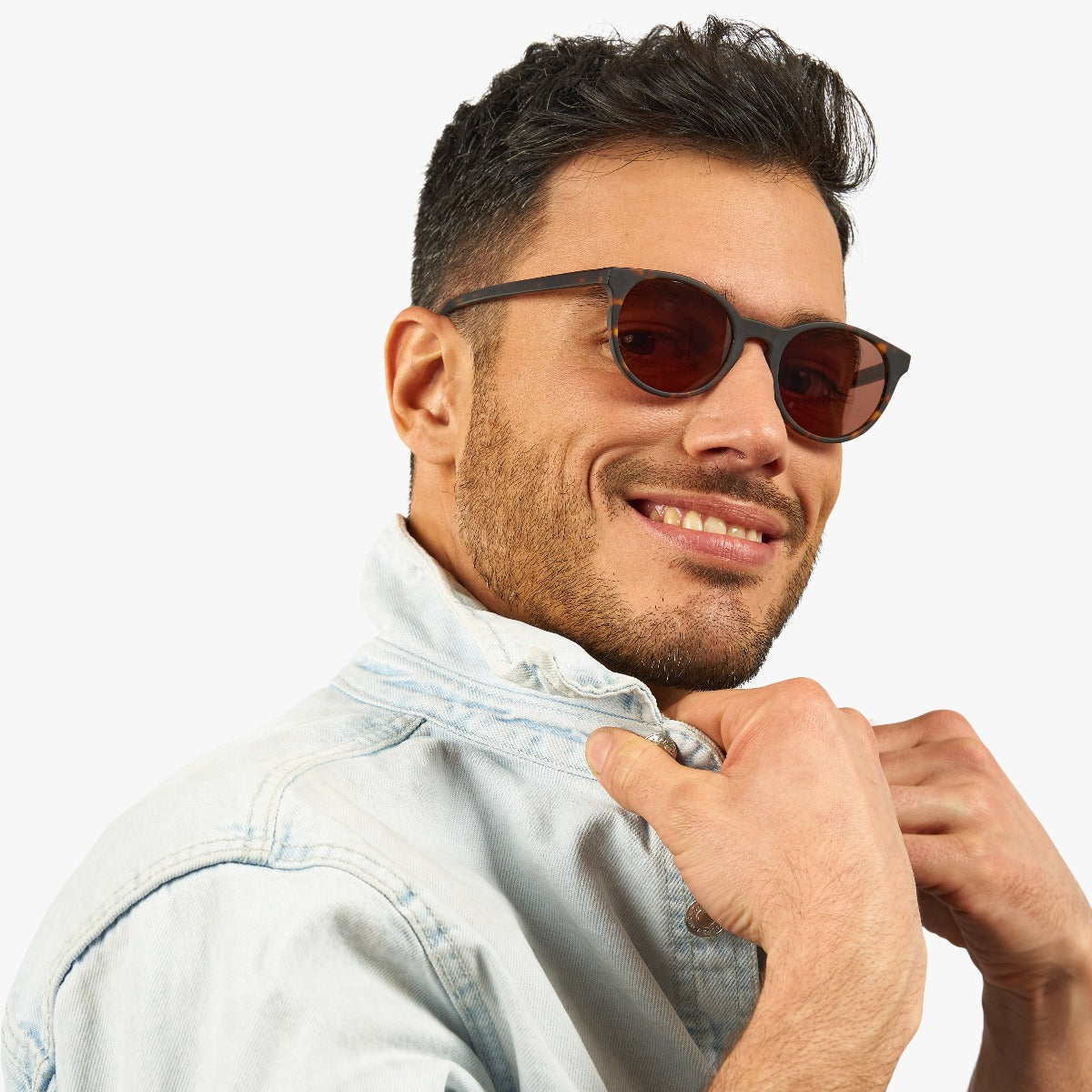 Person wearing Men's Örebro Dark Turtle sunglasses