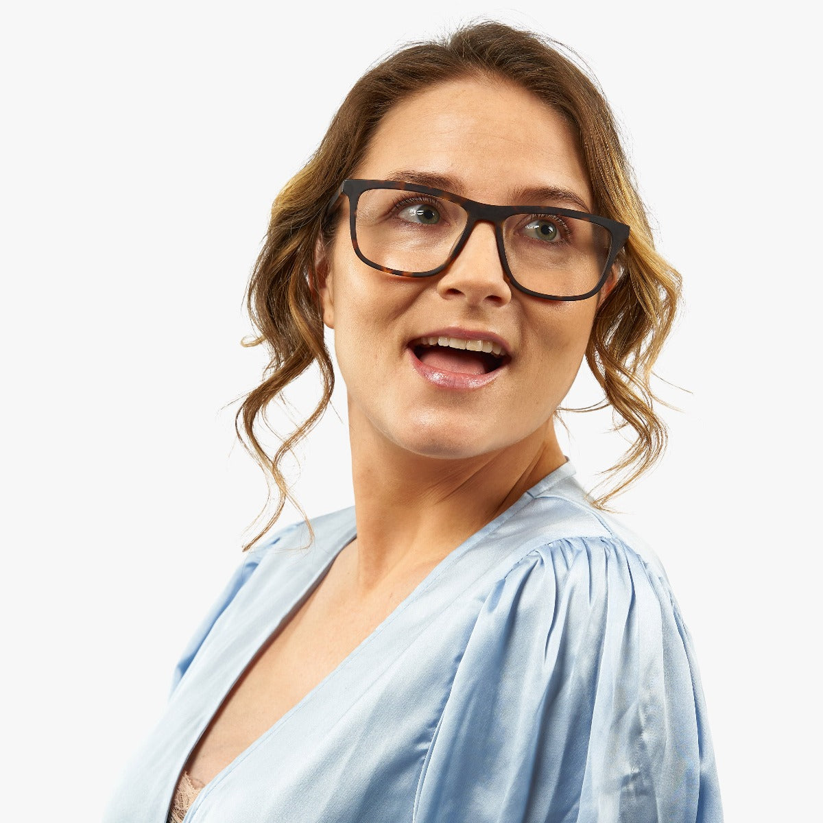 Person wearing Oslo Dark Turtle glasses